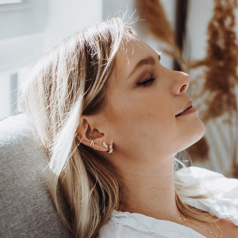 ELODIE HUGGIE HOOPS 1CM-1