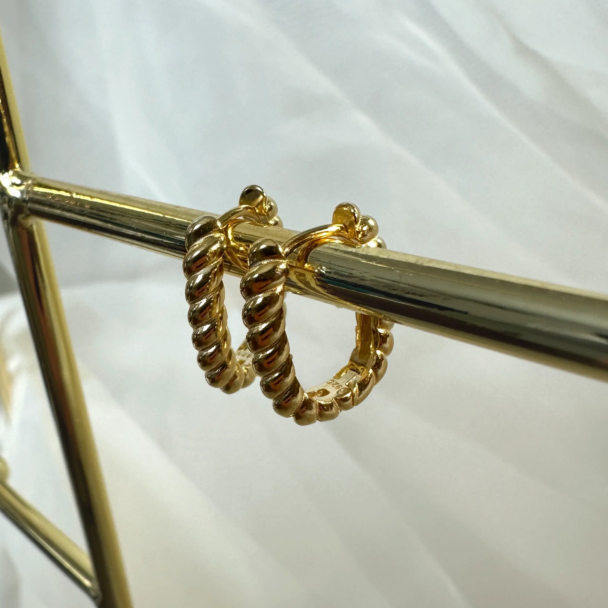 BROOKLYN TWIST HOOPS 2CM-1